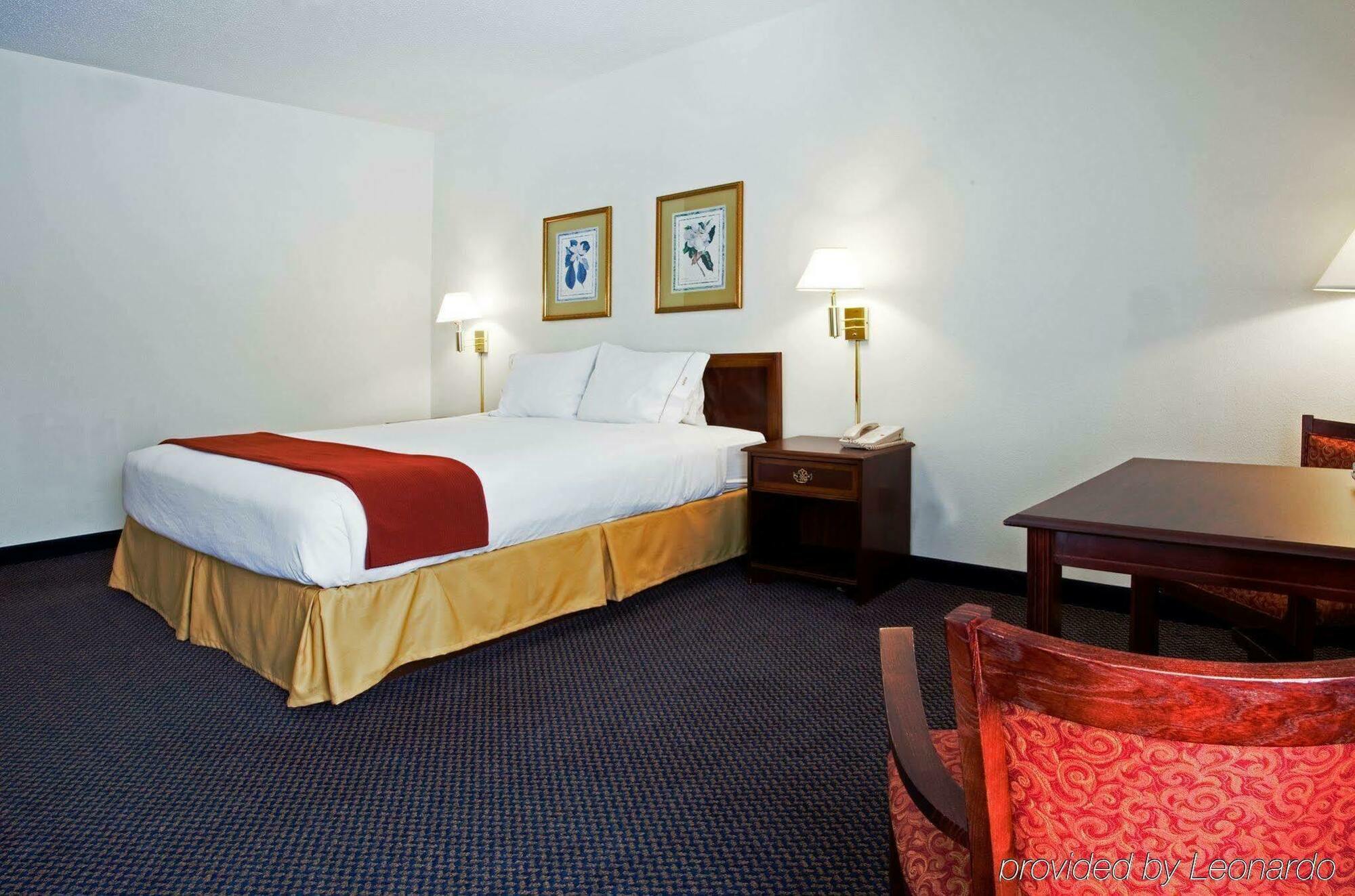 Holiday Inn Express Hillsborough-Durham Area By Ihg Exterior photo